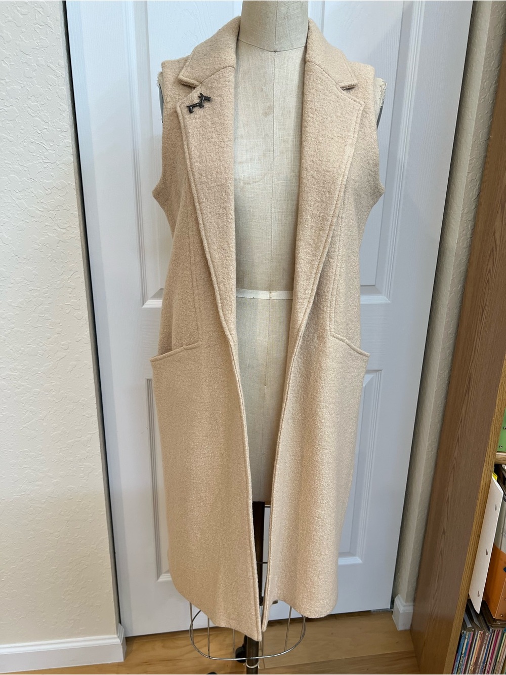 Tahari Long Sleeveless Vest - Beige size S